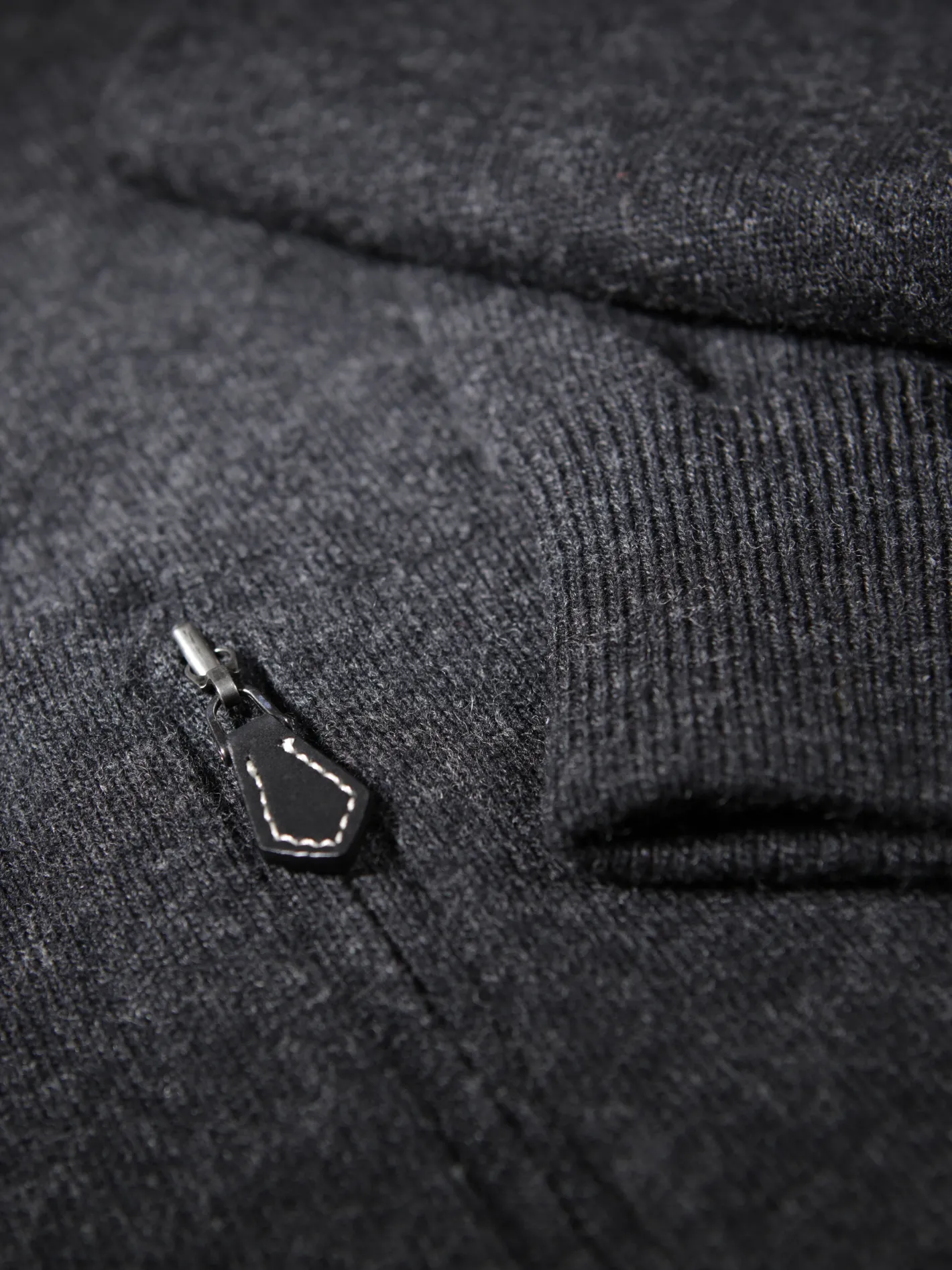 cardigan_zipp_en_geelong_gris_charcoal_2.webp hollington Maille*cardigan zippé en geelong gris charcoal