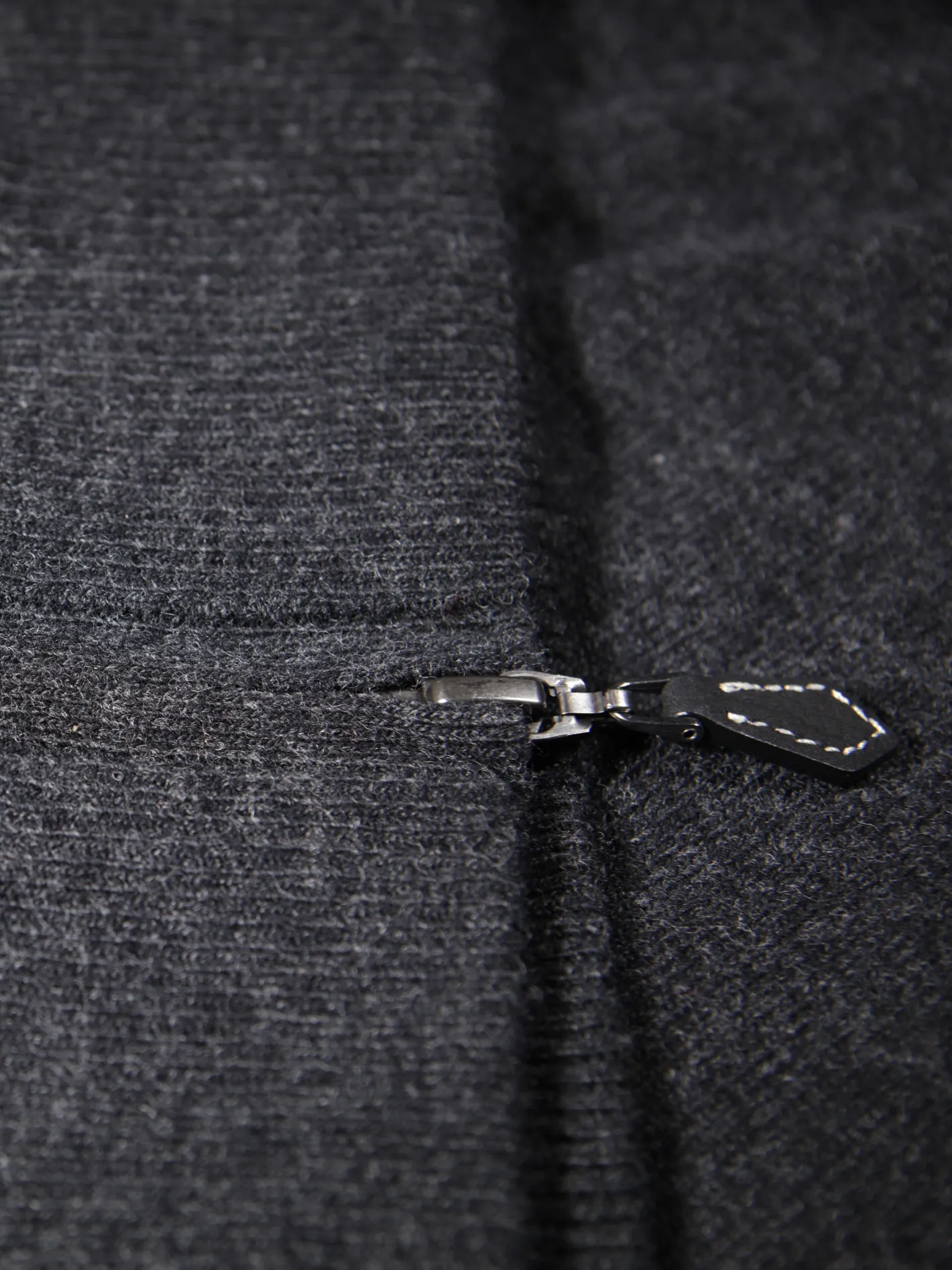 cardigan_zipp_en_geelong_gris_charcoal_4.webp hollington Maille*cardigan zippé en geelong gris charcoal