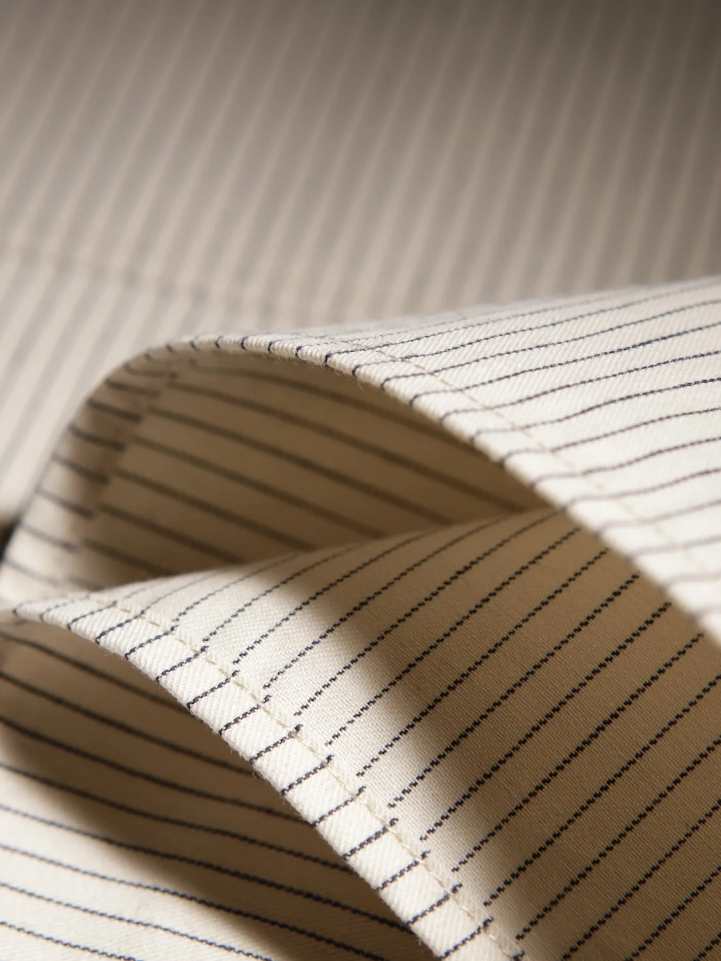 chemise_col_mao_en_toile_de_coton__rayures_noires_3.webp hollington Chemises*chemise col mao en toile de coton à rayures noires