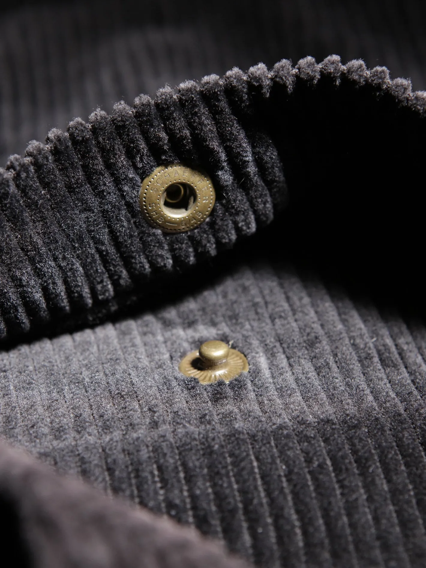 gilet__poches_en_velours_de_laine_noir_3.webp hollington Gilets*gilet 20 poches en velours de laine noir