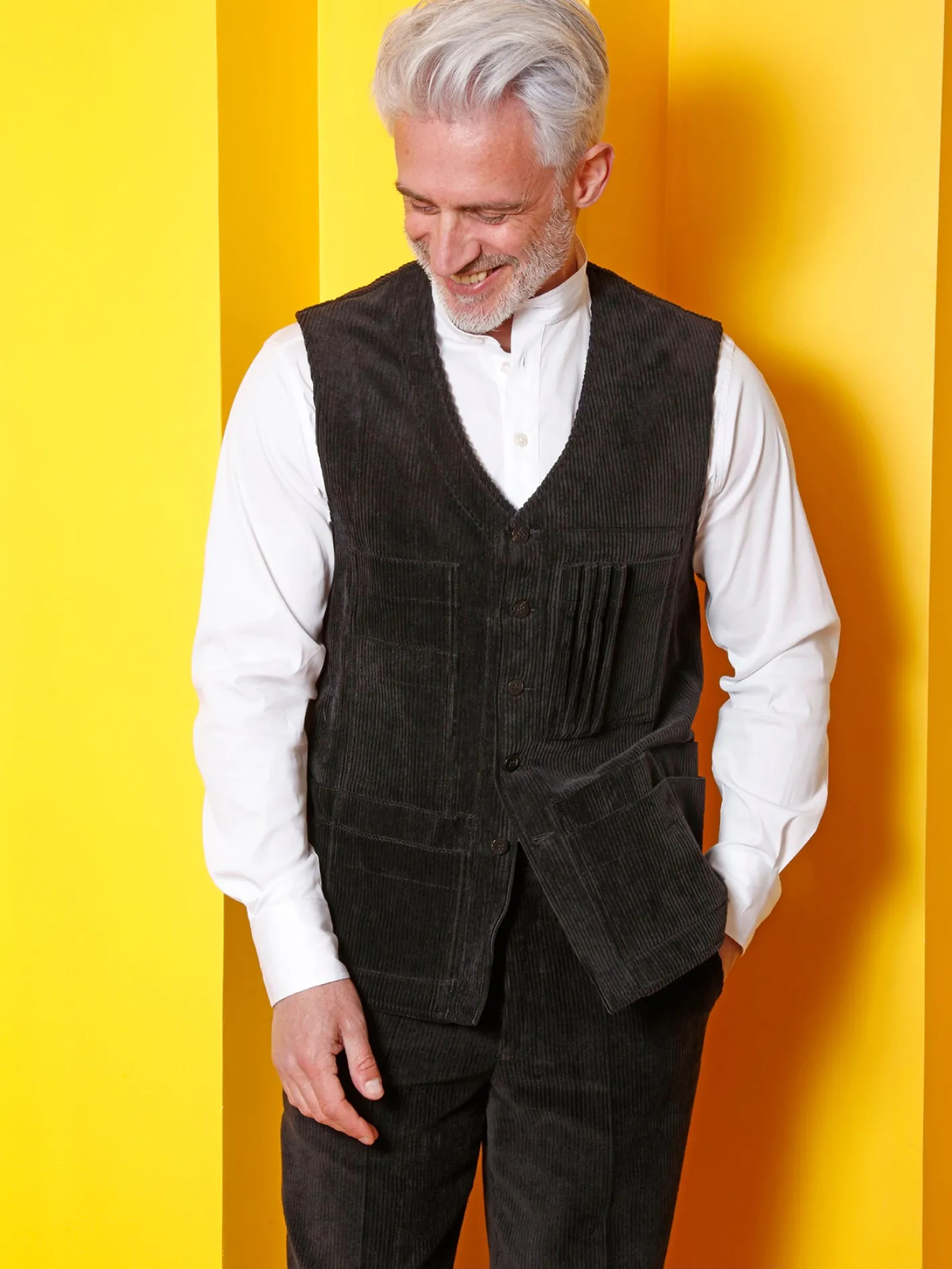 gilet__poches_en_velours_de_laine_noir_7.webp hollington Gilets*gilet 20 poches en velours de laine noir