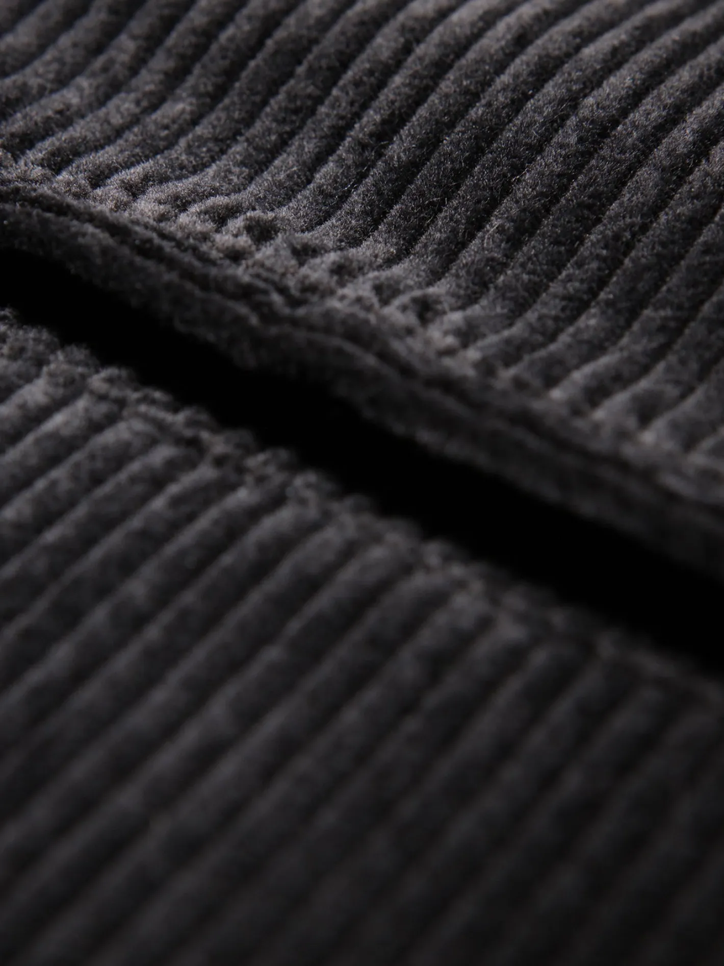 gilet__poches_passepoiles_en_velours_de_laine_noir_3.webp hollington Gilets*gilet à poches passepoilées en velours de laine noir