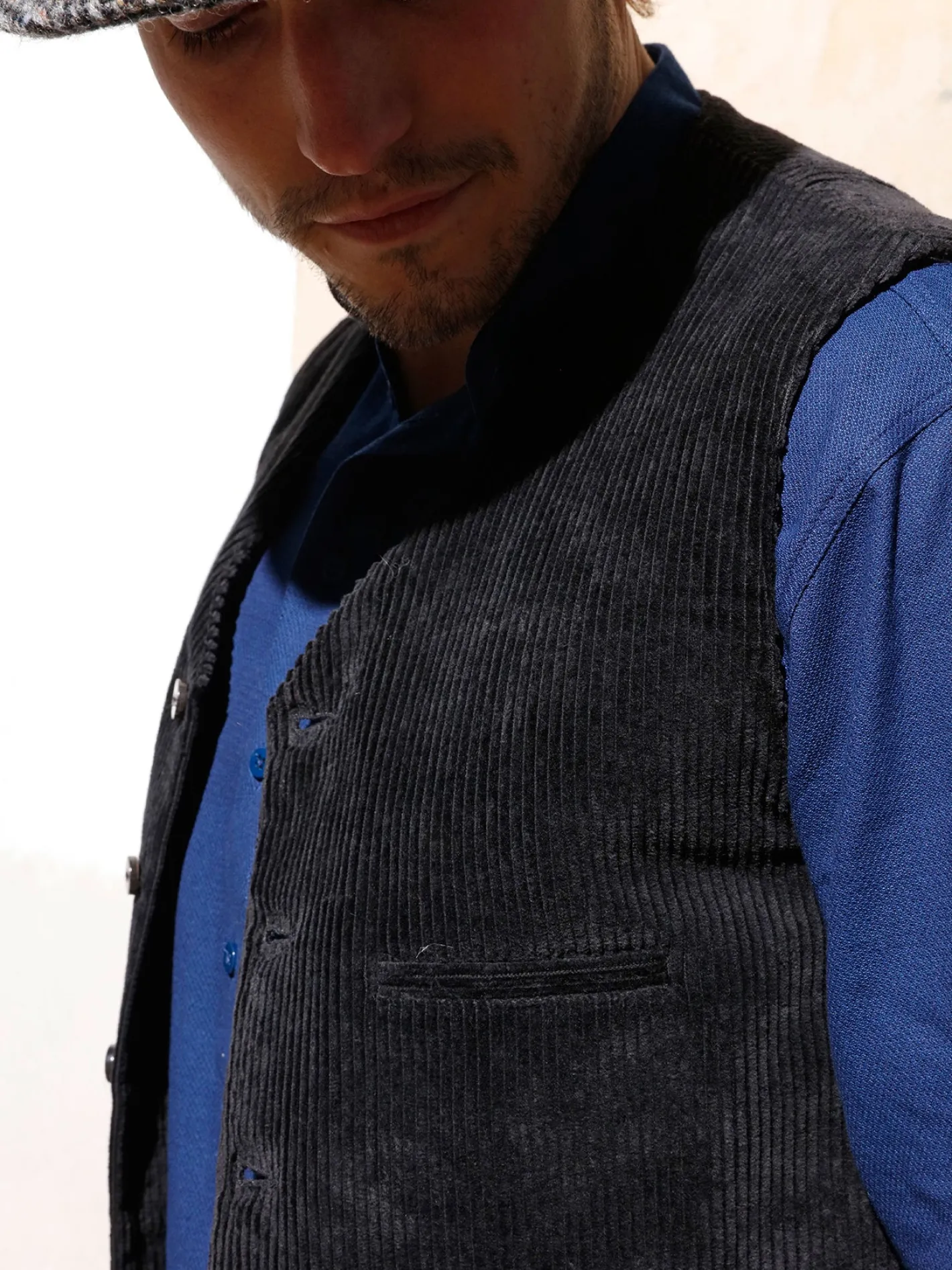 gilet__poches_passepoiles_en_velours_de_laine_noir_5.webp hollington Gilets*gilet à poches passepoilées en velours de laine noir