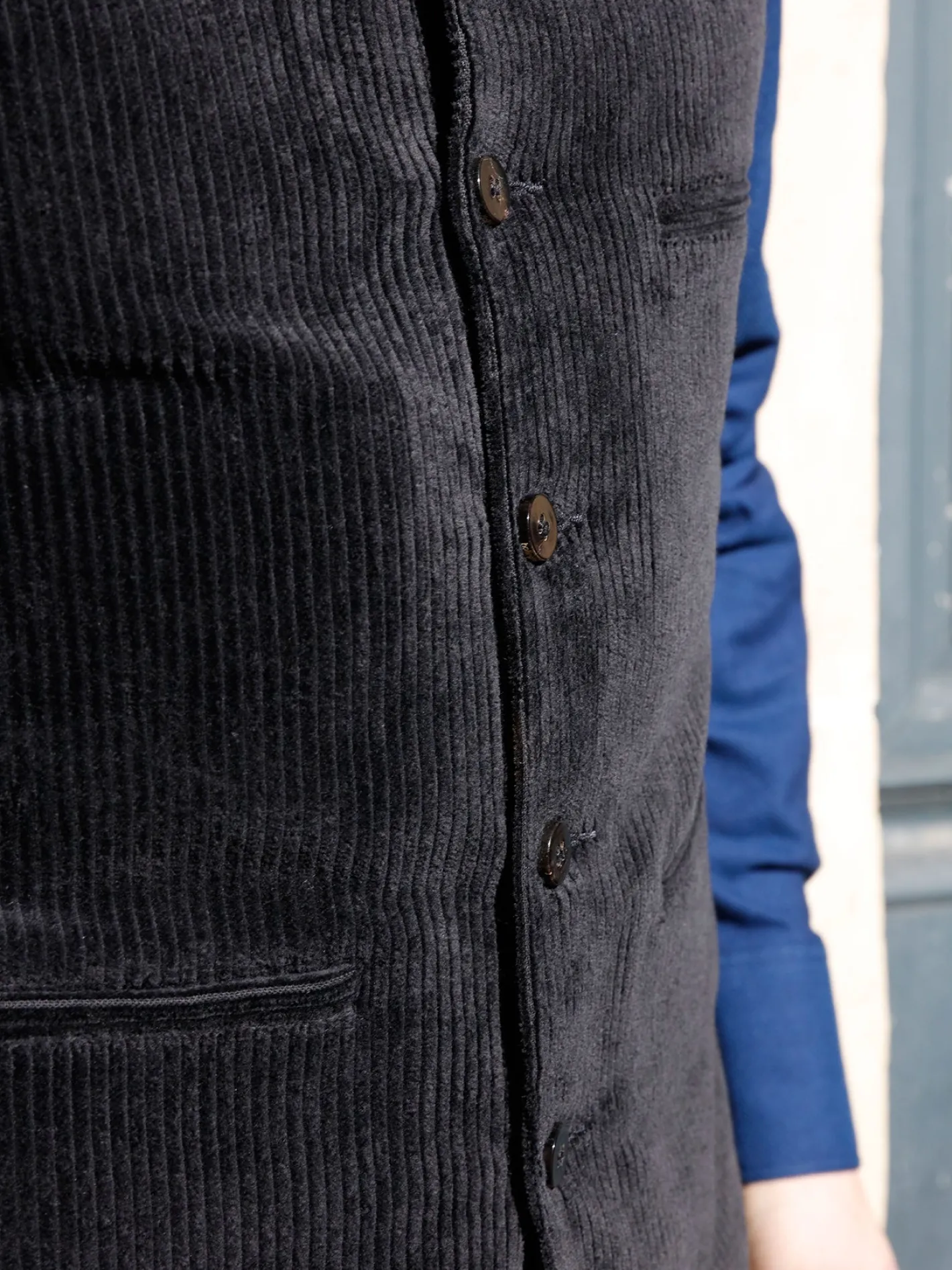 gilet__poches_passepoiles_en_velours_de_laine_noir_7.webp hollington Gilets*gilet à poches passepoilées en velours de laine noir