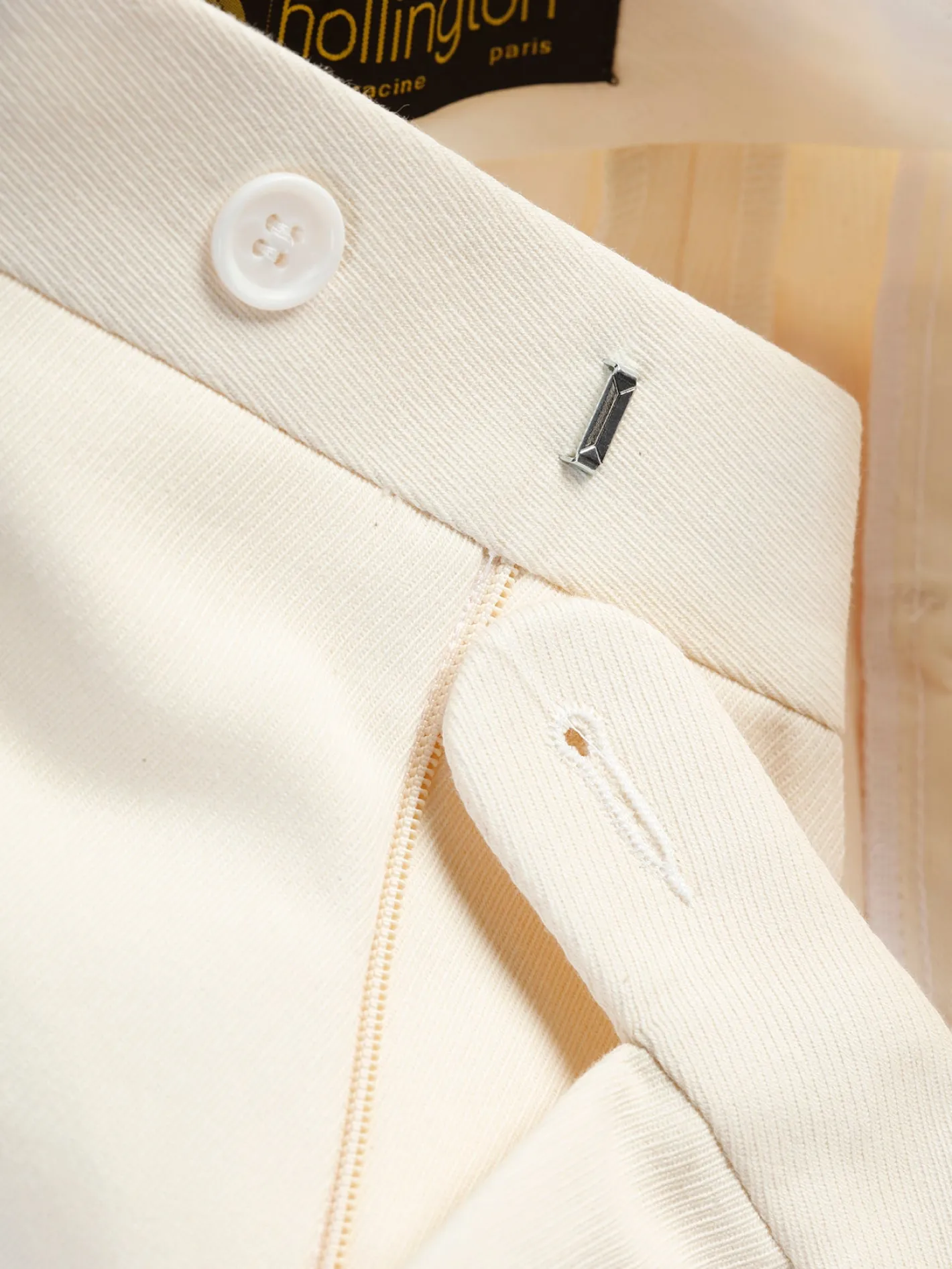 pantalon_italien_siza_cru_en_serge_de_coton_et_laine_2.webp hollington Pantalons*pantalon italien siza écru en serge de coton et laine