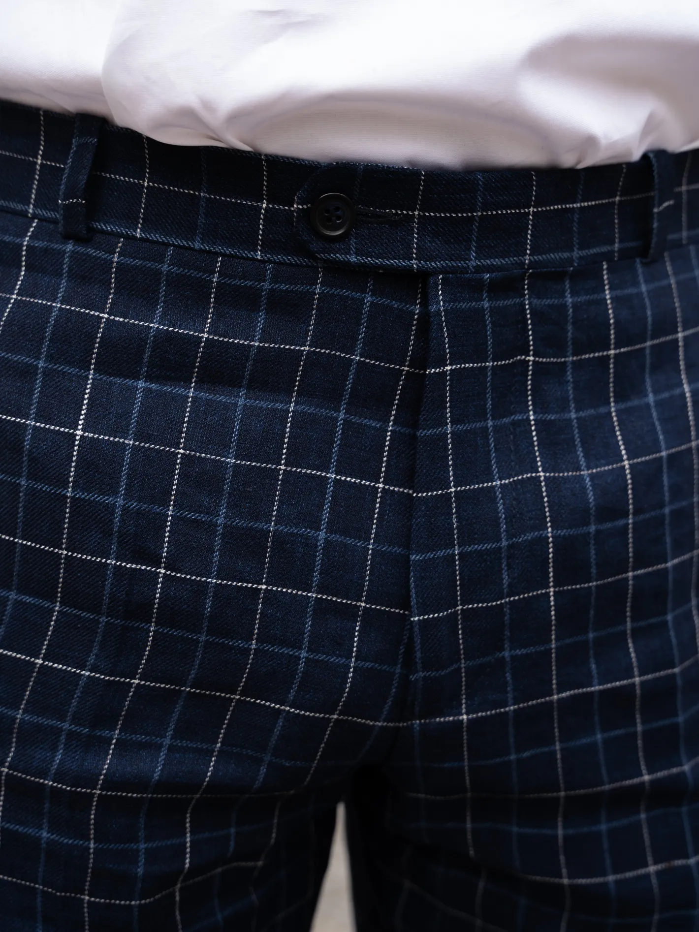 pantalon_italien_siza_en_toile_de_lin__carreaux_british_blue_and_chalk_3.webp hollington Pantalons*pantalon italien siza en toile de lin à carreaux British blue and chalk