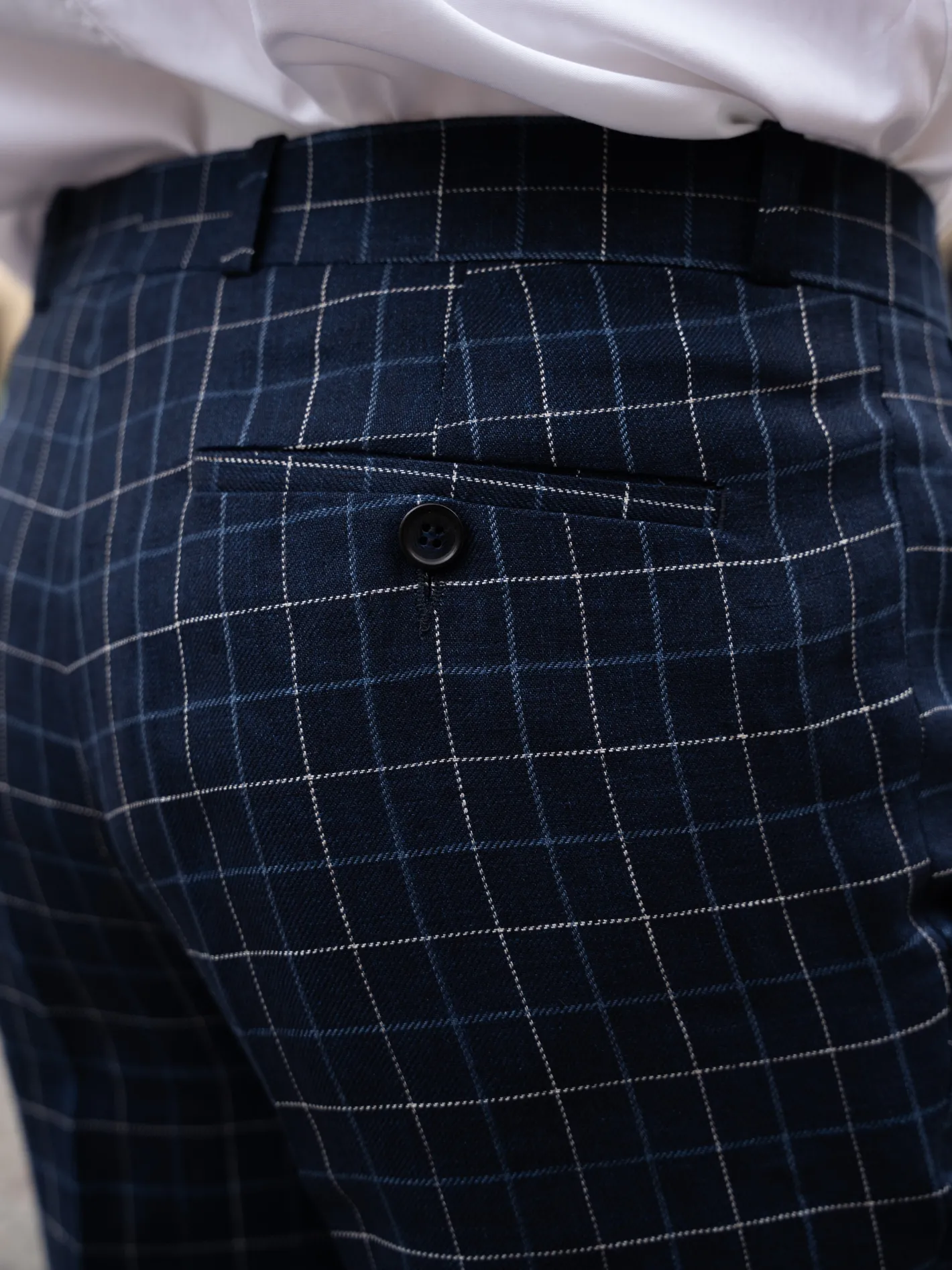 pantalon_italien_siza_en_toile_de_lin__carreaux_british_blue_and_chalk_7.webp hollington Pantalons*pantalon italien siza en toile de lin à carreaux British blue and chalk