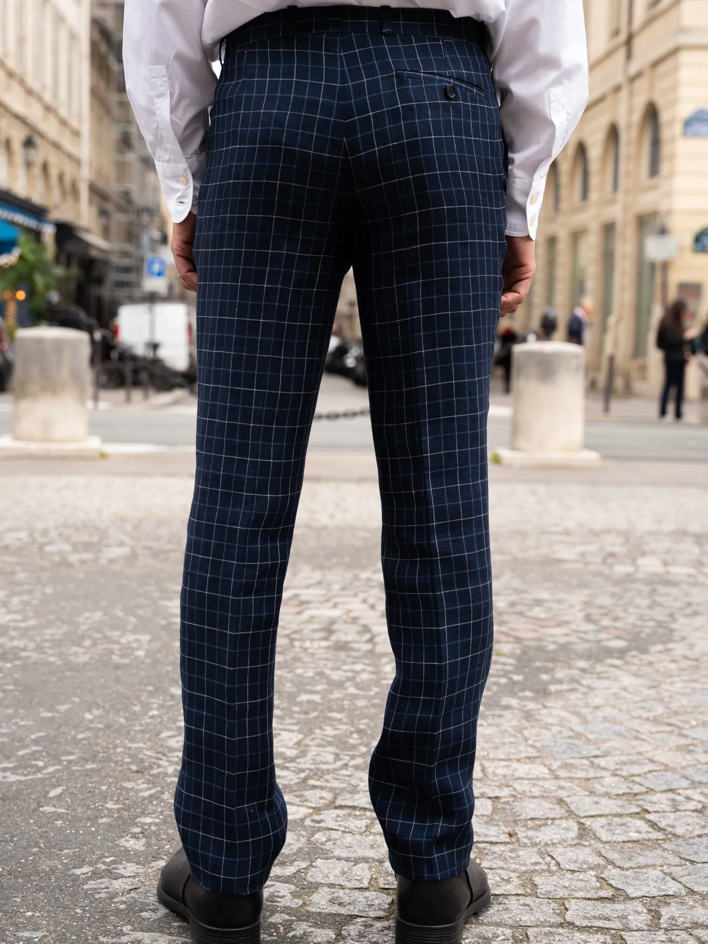 pantalon_italien_siza_en_toile_de_lin__carreaux_british_blue_and_chalk_9.webp hollington Pantalons*pantalon italien siza en toile de lin à carreaux British blue and chalk