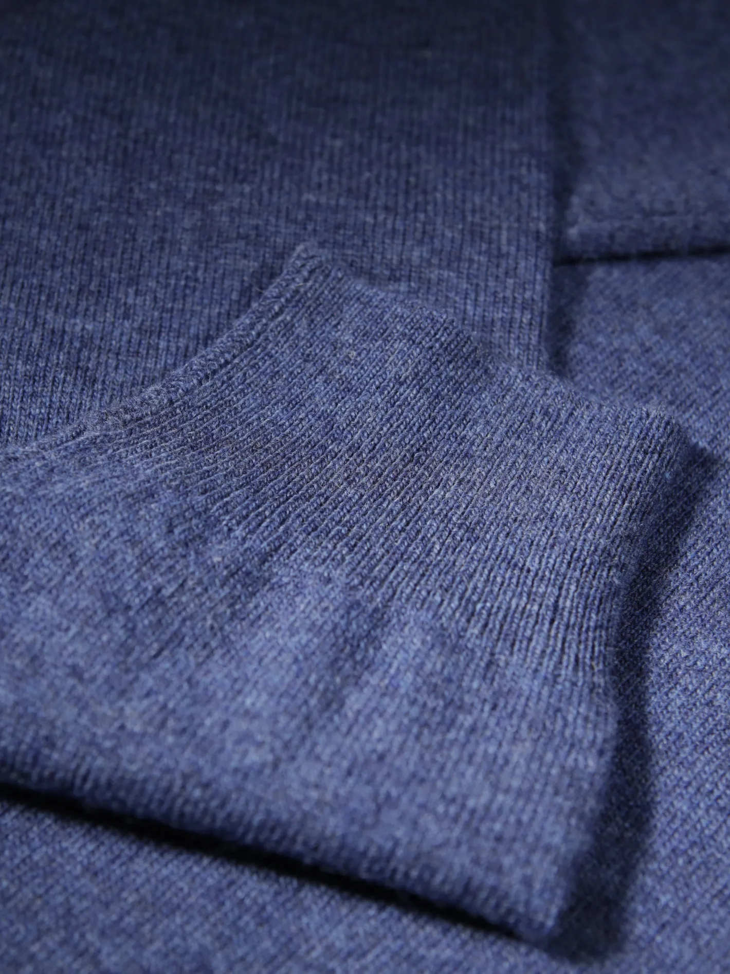 pull__col_roul_en_geelong_bleu_dhiver_3.webp hollington Maille*pull à col roulé en geelong bleu d'hiver