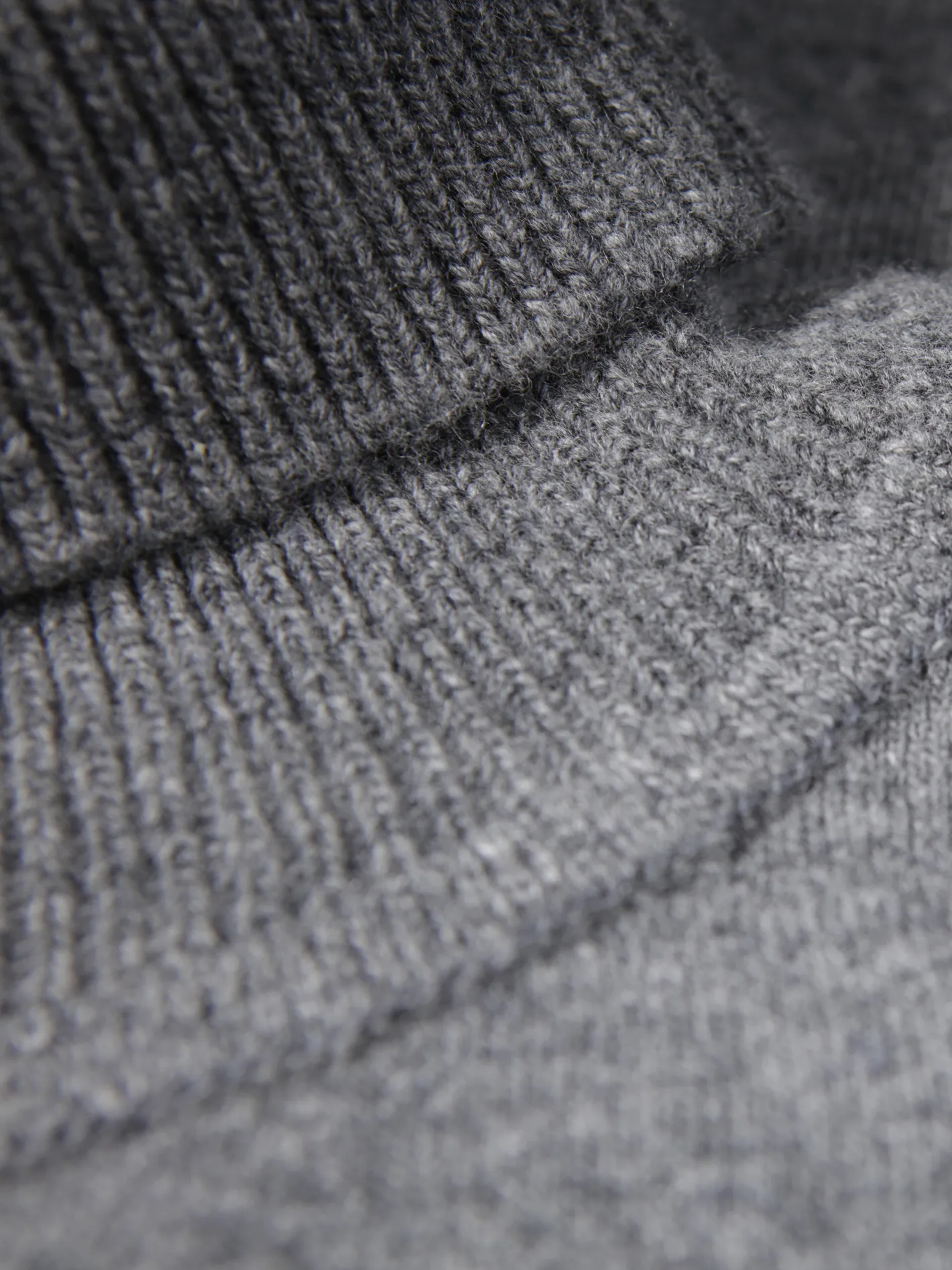 pull_col_roul_en_geelong_chin_gris_3.webp hollington Maille*pull col roulé en geelong chiné gris