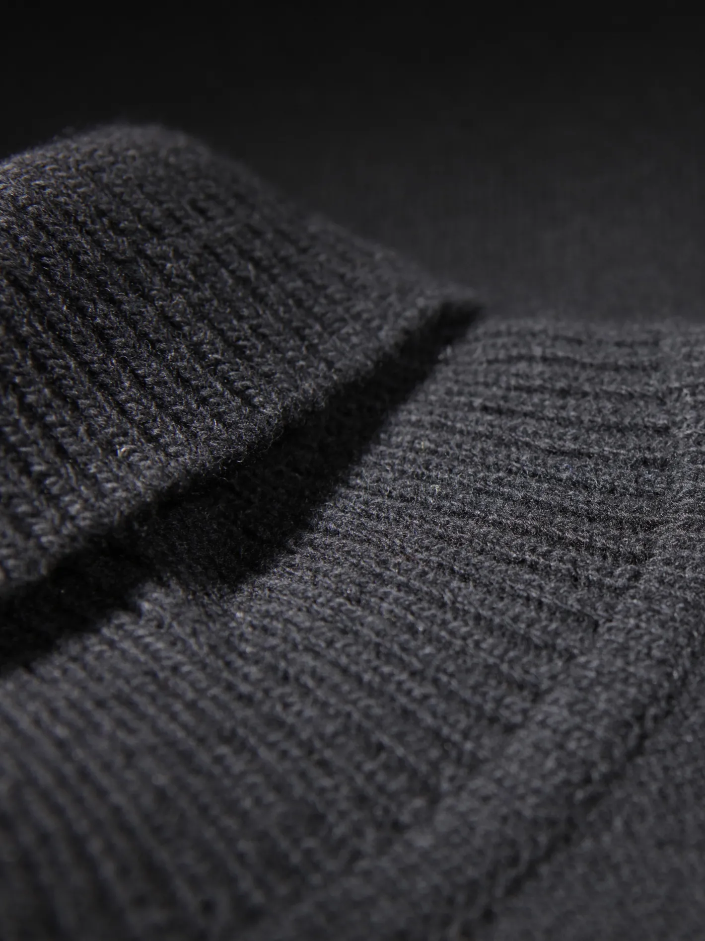 pull_col_roul_en_geelong_noir_2.webp hollington Maille*pull col roulé en geelong noir