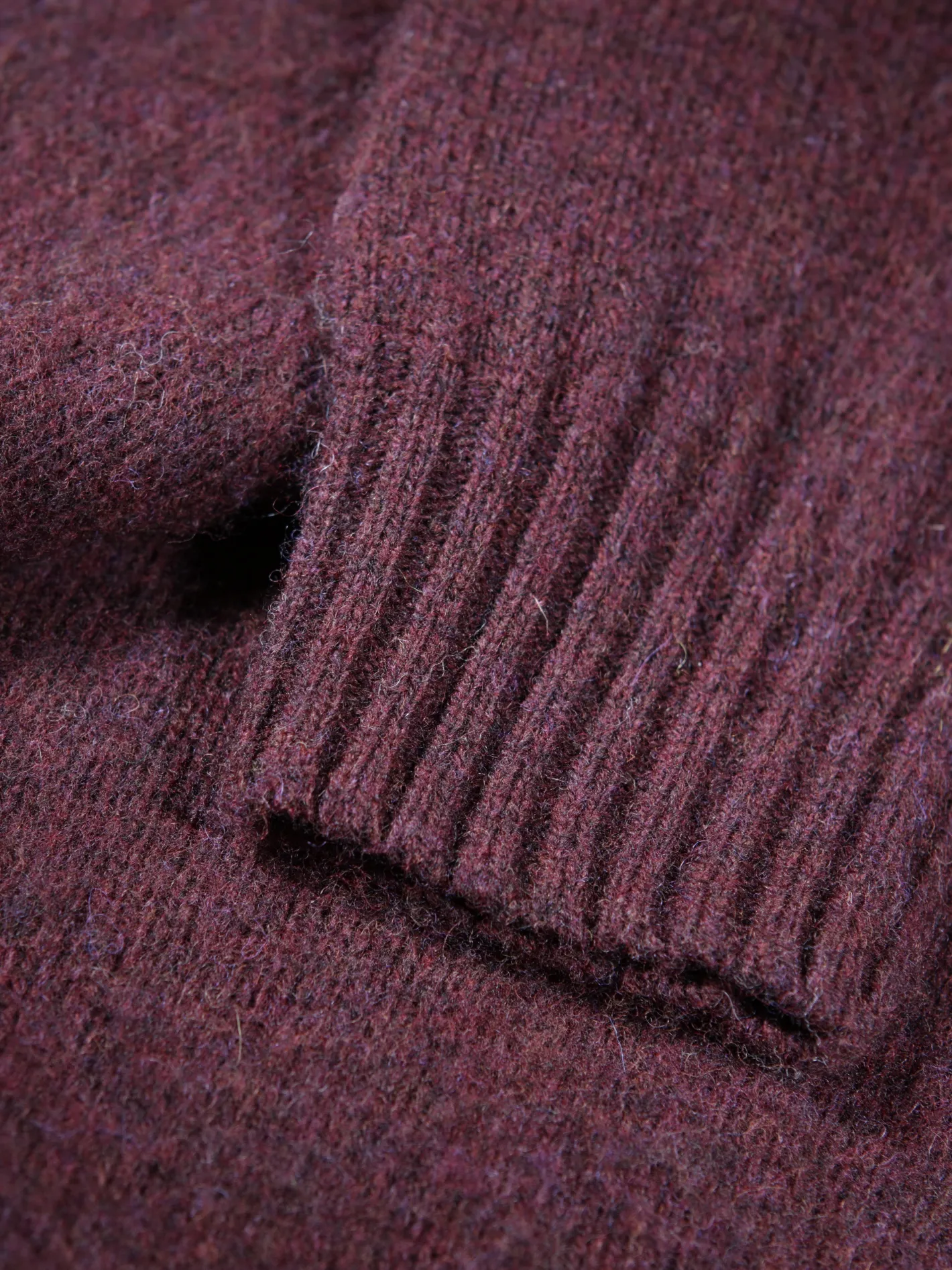 pullover__col_rond___shaggy_wool_aubergine_3.webp hollington Maille*pull-over à col rond 100 % shaggy wool aubergine