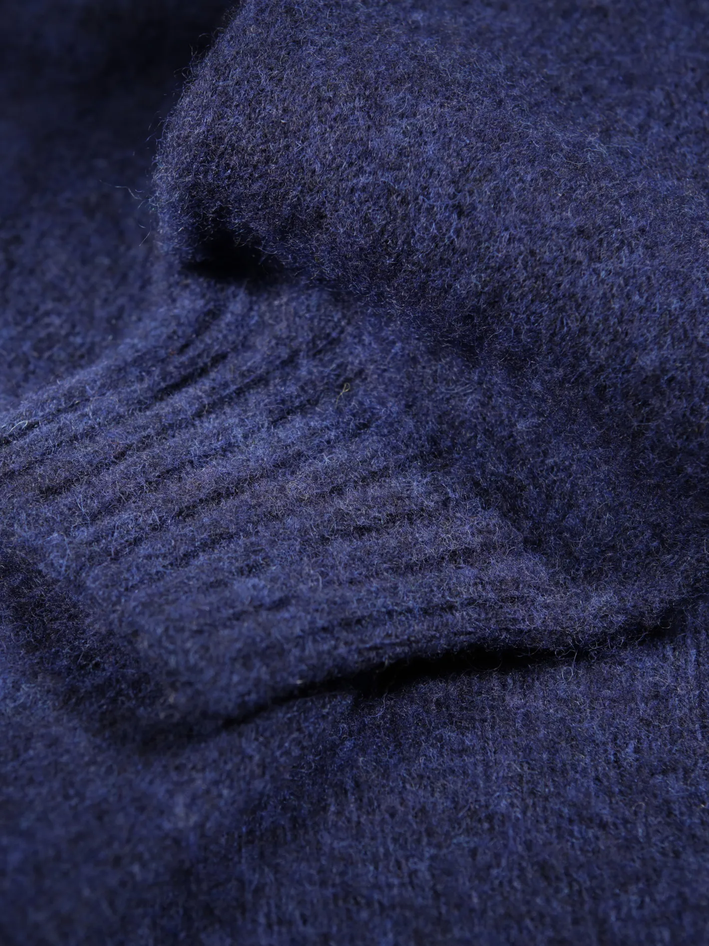 pullover__col_rond___shaggy_wool_blue_midnight_2.webp hollington Maille*pull-over à col rond 100 % shaggy wool blue midnight