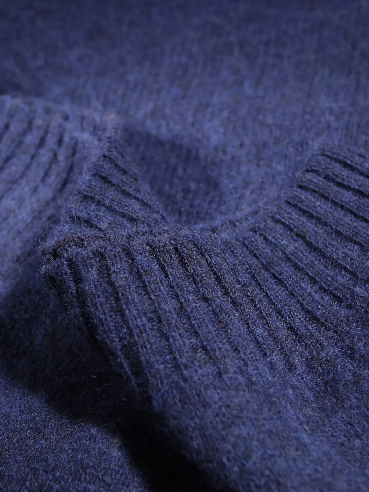 pullover__col_rond___shaggy_wool_blue_midnight_3.webp hollington Maille*pull-over à col rond 100 % shaggy wool blue midnight