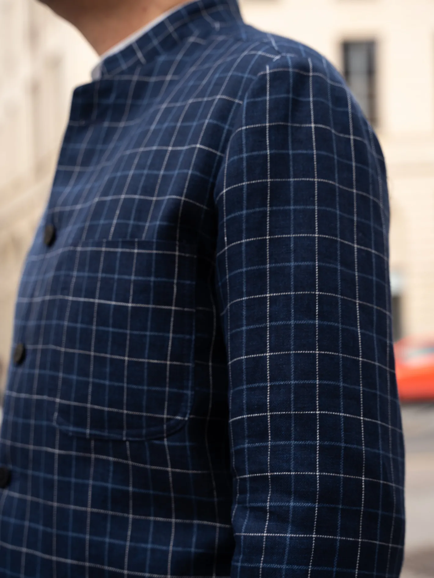 veste_tyrol_ajuste_en_toile_de_lin_et_laine__carreaux_british_blue_and_chalk_11.webp hollington Vestes & Manteaux*veste tyrol ajustée en toile de lin et laine à carreaux British blue and chalk