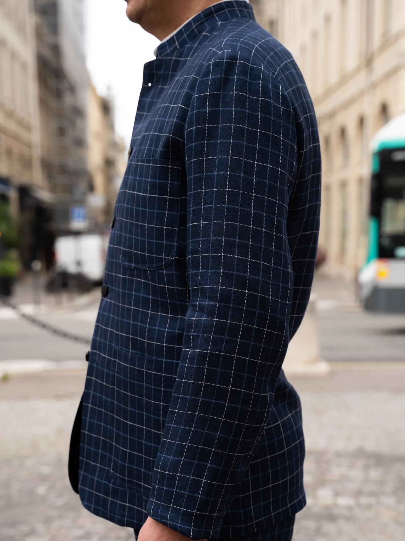 veste_tyrol_ajuste_en_toile_de_lin_et_laine__carreaux_british_blue_and_chalk_4.webp hollington Vestes & Manteaux*veste tyrol ajustée en toile de lin et laine à carreaux British blue and chalk